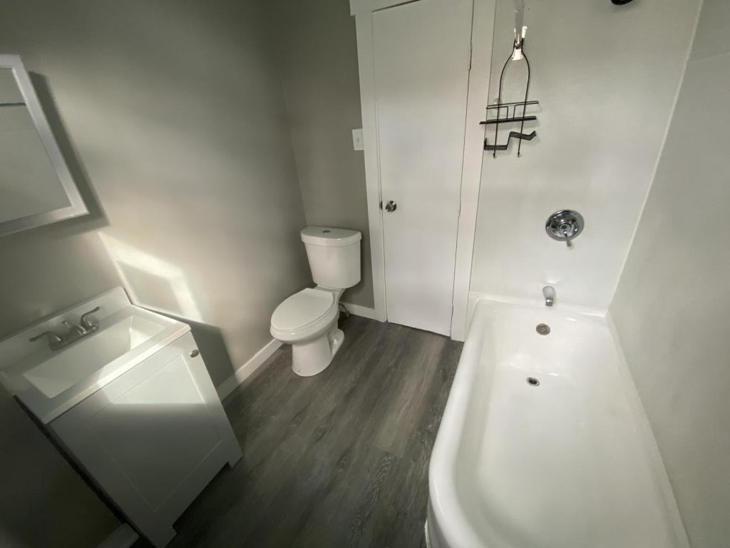 201 Emming Street - Photo 4 of 7