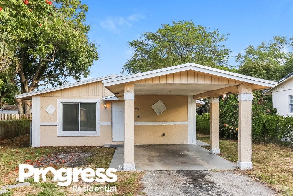 2859 Nw 8th St - Photo 3 of 16