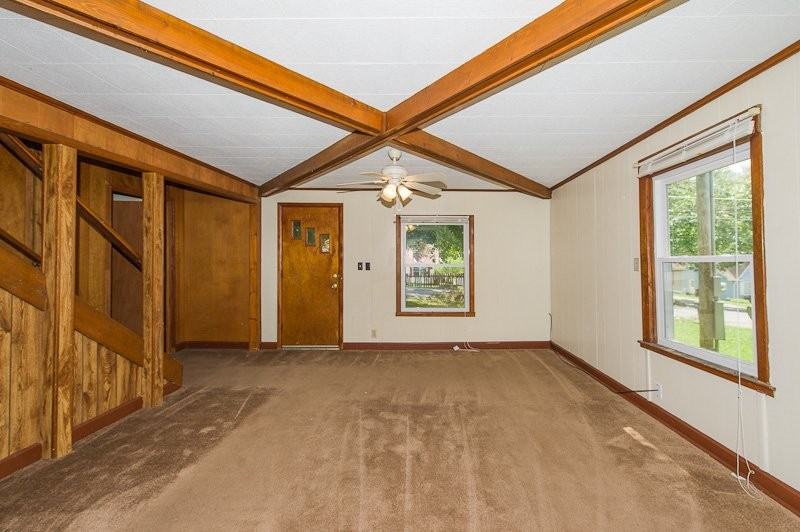 923 Circle Dr - Photo 3 of 11