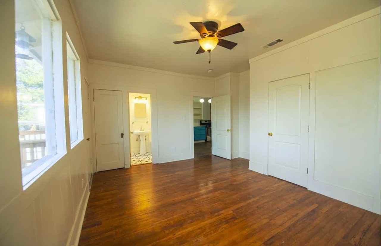 301 N Marlborough Ave - Photo 3 of 11