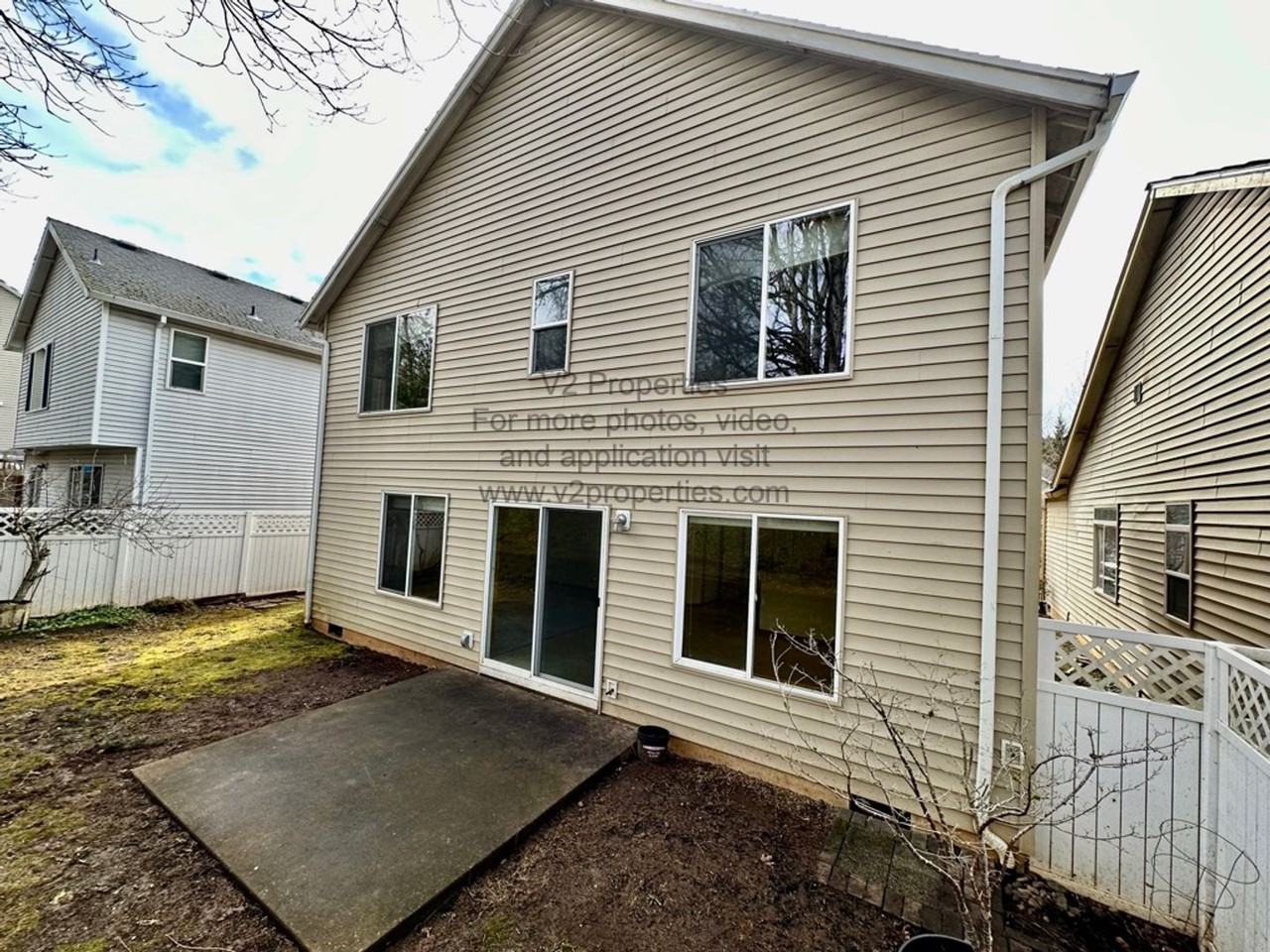 38501 Miller St - Photo 2 of 15