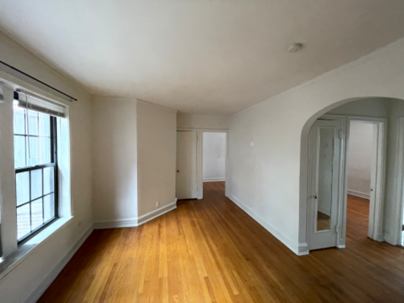 1726 W Thome Ave #2 - Photo 6 of 18