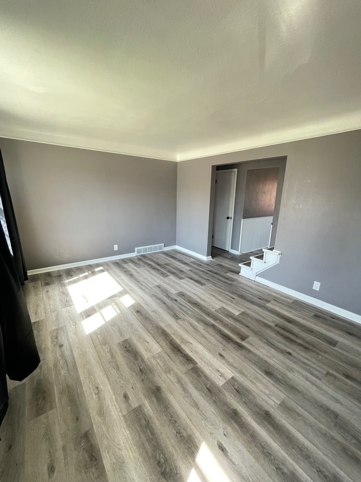 16117 Mendota Ave #1 - Photo 3 of 20