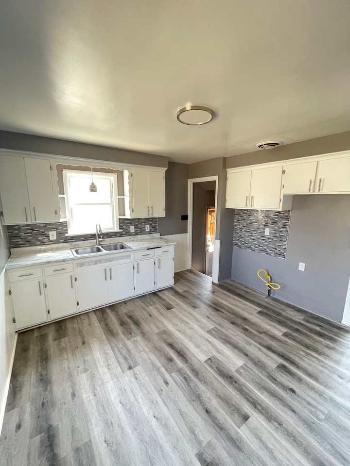 16117 Mendota Ave #1 - Photo 5 of 20