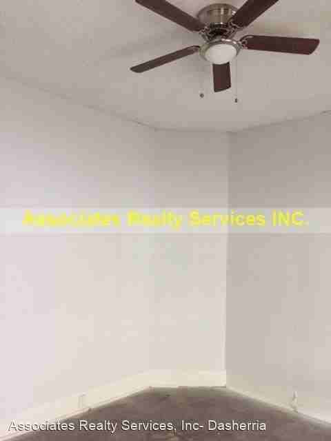 722 NE 2nd St - Photo 3 of 10