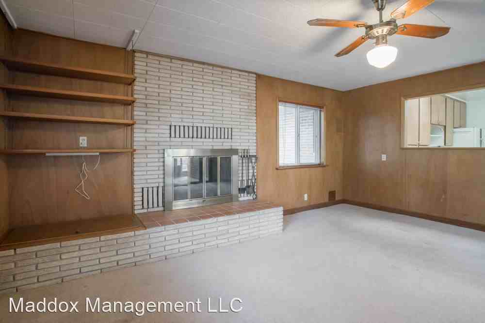 2326 Hoffman Dr Ne - Photo 2 of 37