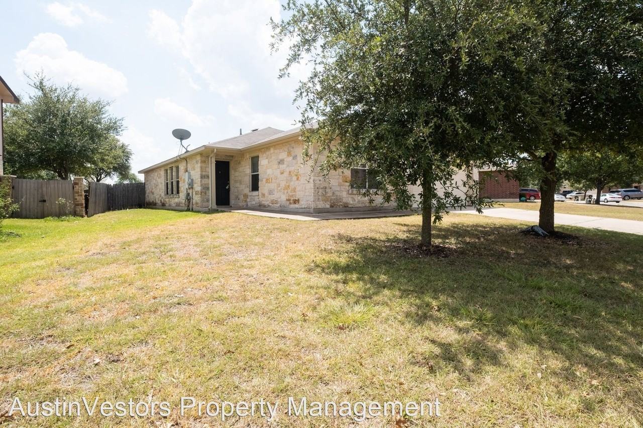 223 Meadow Park Dr - Photo 2 of 27