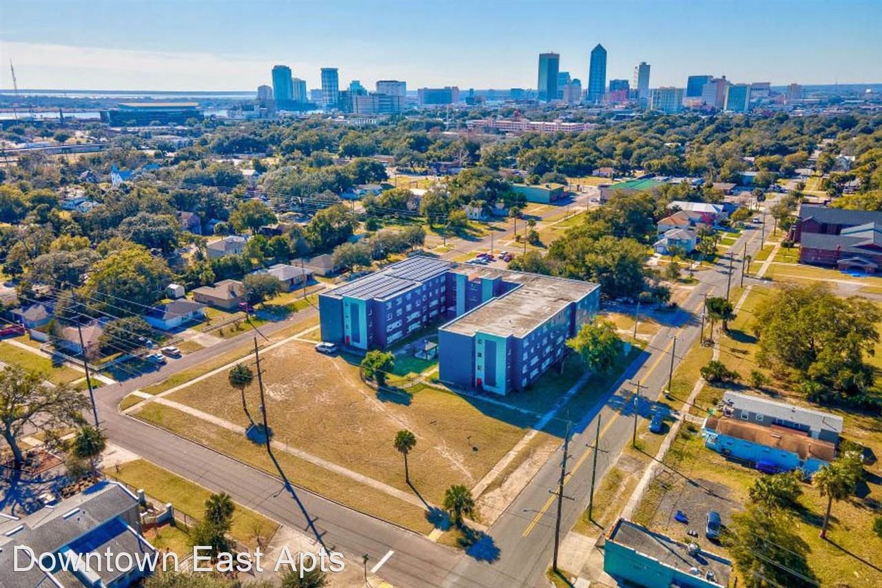 888 Franklin St - Photo 3 of 31