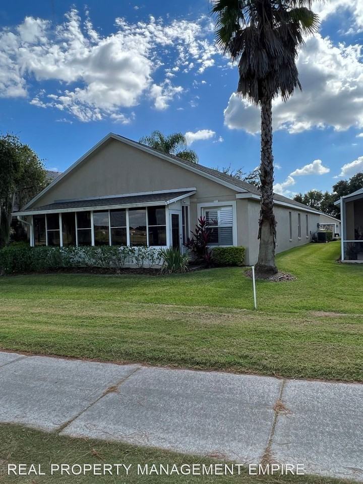 1040 View Pointe Way - Photo 2 of 24