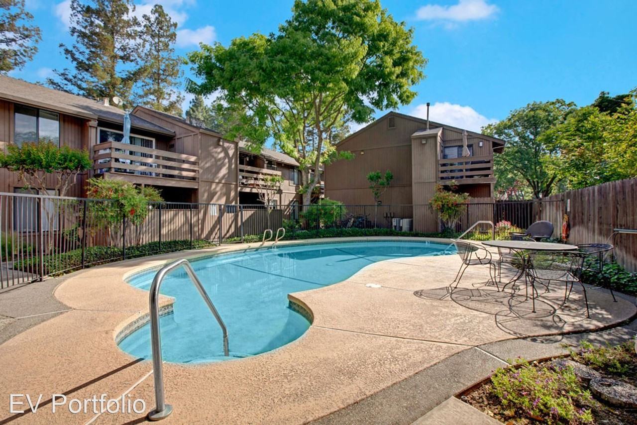 811 F Street - Photo 2 of 9