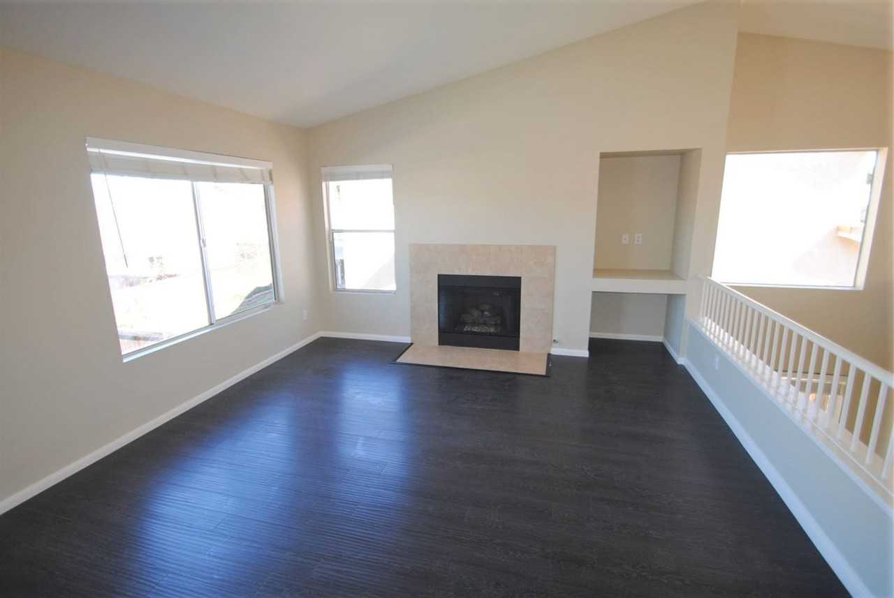7325 Ayers Rock Rd - Photo 2 of 11