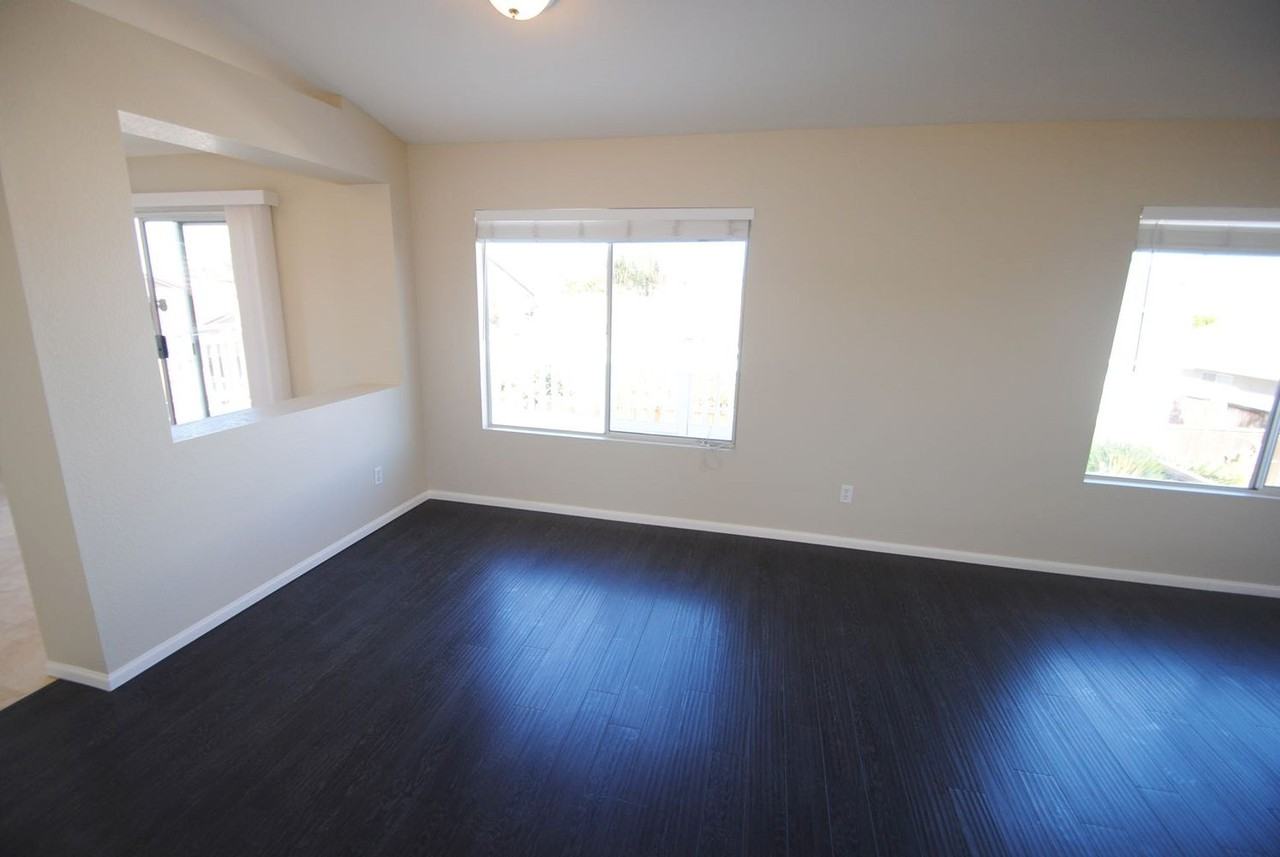 7325 Ayers Rock Rd - Photo 3 of 11