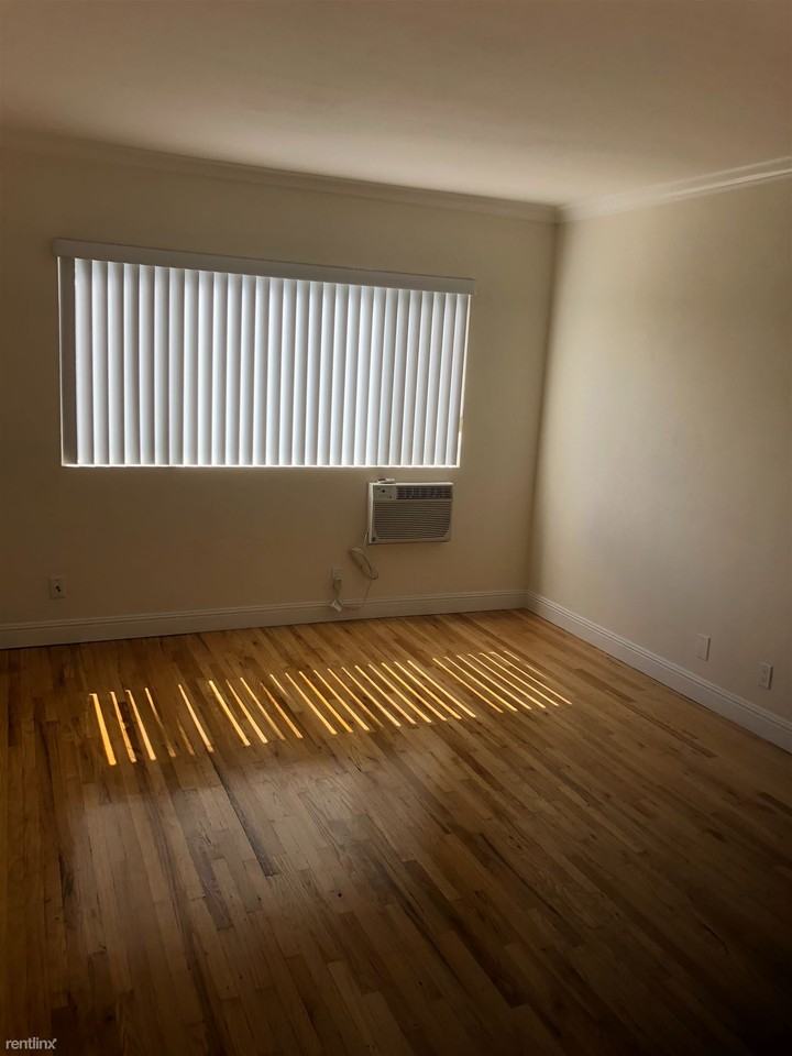 1982 S Robertson Blvd #4 - Photo 2 of 7