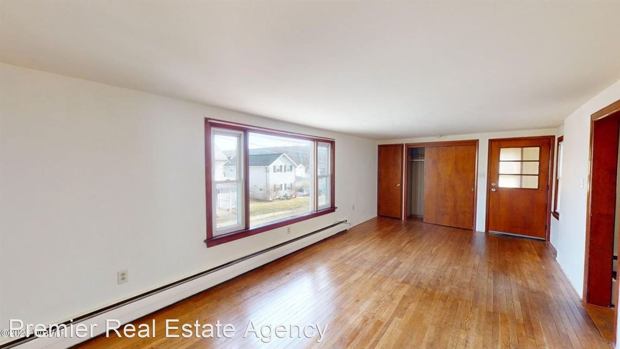 209 N Washington St - Photo 2 of 11