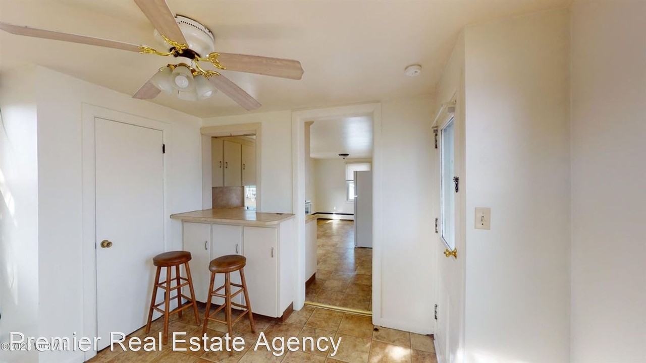 209 N Washington St - Photo 3 of 11