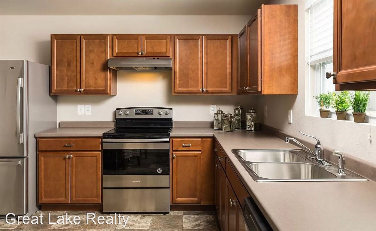 1106 Pinewood Dr - Photo 2 of 21