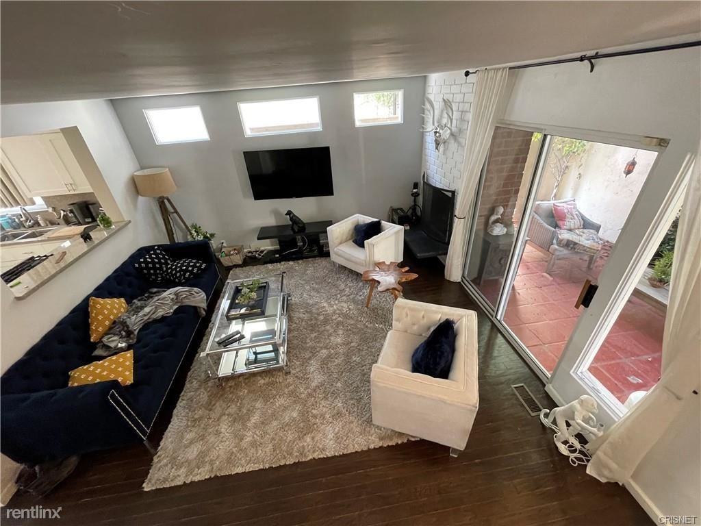 9827 Yoakum Dr - Photo 2 of 10