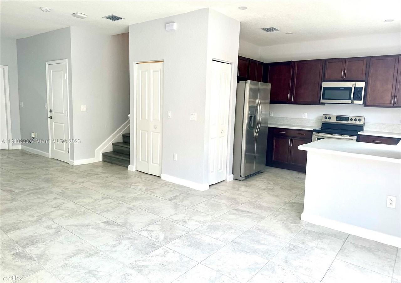 246 Ne 208th Ter - Photo 2 of 20