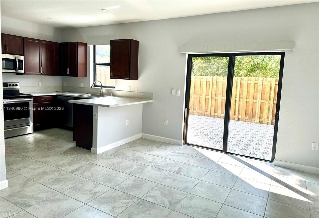 246 Ne 208th Ter - Photo 3 of 20