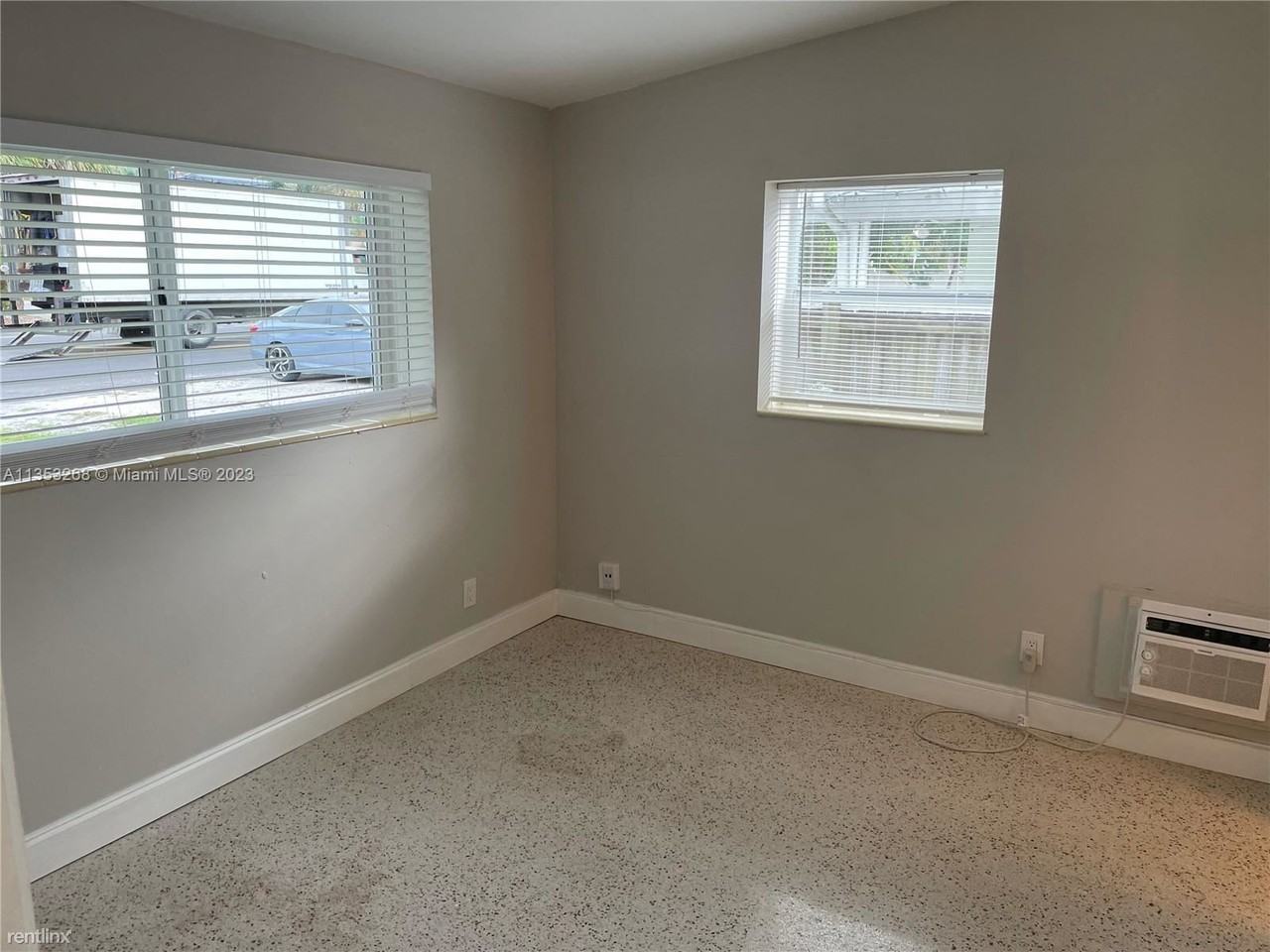 3017 Ne 21st Ter - Photo 3 of 9