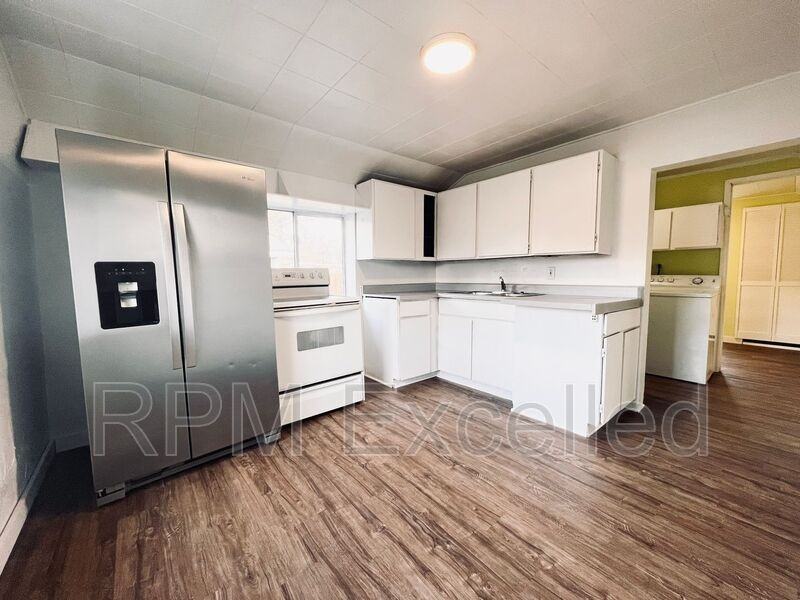 824 6th St Se - Photo 6 of 13