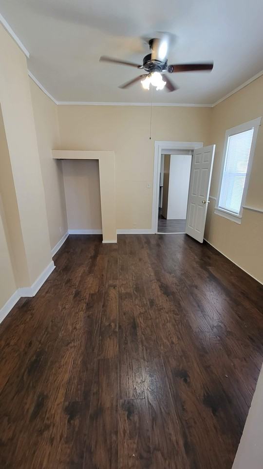 1029 E Washington St - Photo 3 of 9