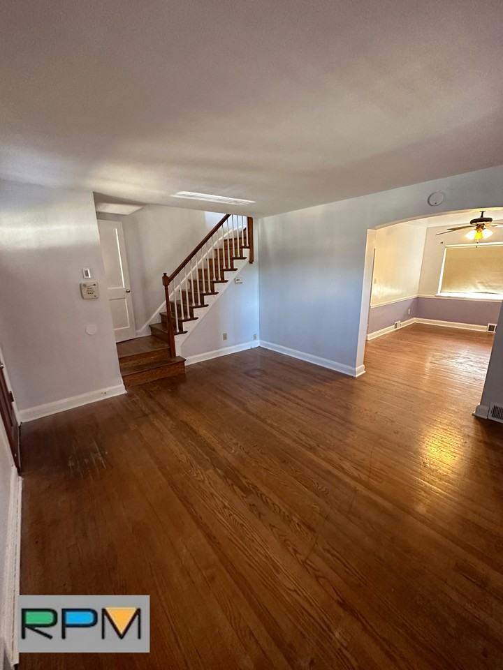 2703 W Garrison Ave - Photo 3 of 15
