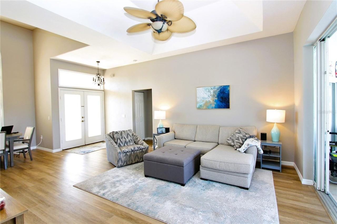 42 Mark Twain Lane - Photo 3 of 23