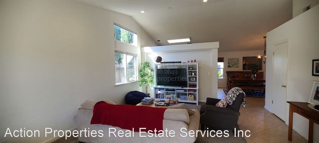 807 Shenencock Ct - Photo 3 of 11