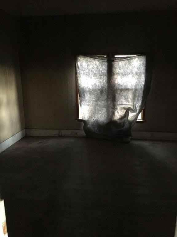 803 S Neches St - Photo 5 of 8