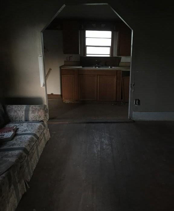 803 S Neches St - Photo 6 of 8