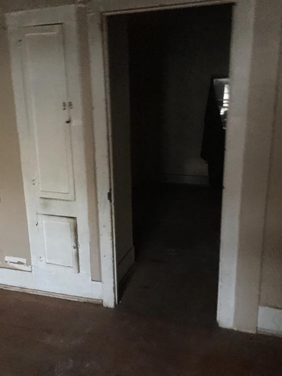 803 S Neches St - Photo 7 of 8