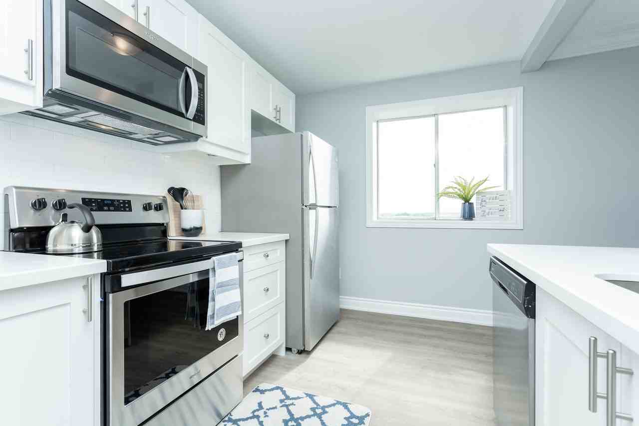 977 Mohawk Road East Apartments 977 Mohawk Rd E, Hamilton, ON L8T 2S1