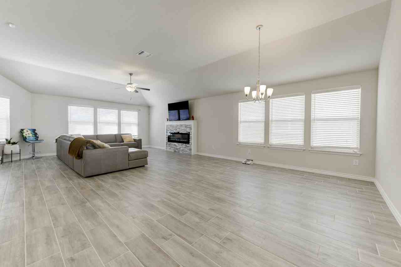 6302 Cordillera Dr - Photo 4 of 16