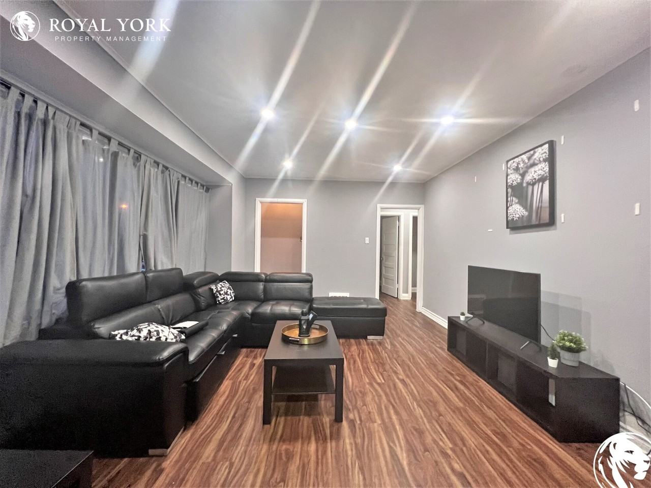 61 Hart Ave - Photo 2 of 27