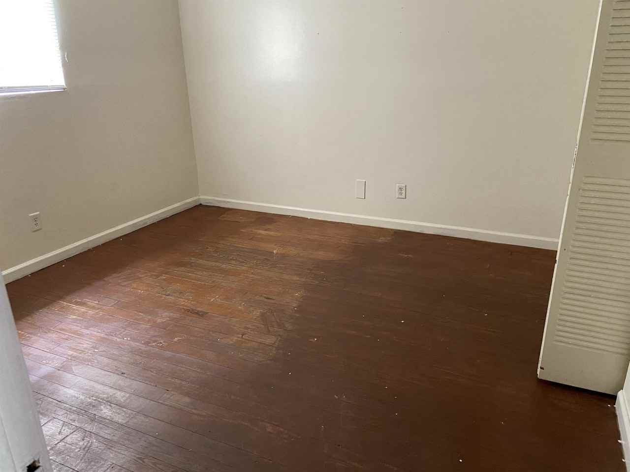 404 E Brookwood Dr #4 - Photo 2 of 3