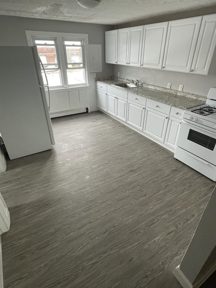 15 Main St Uppr Back #B - Photo 2 of 7