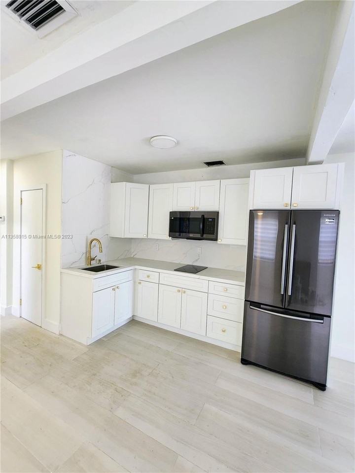 3219 Sw 25th Ter #3221 - Photo 2 of 4