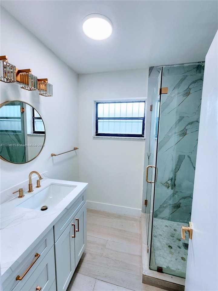 3219 Sw 25th Ter #3221 - Photo 3 of 4