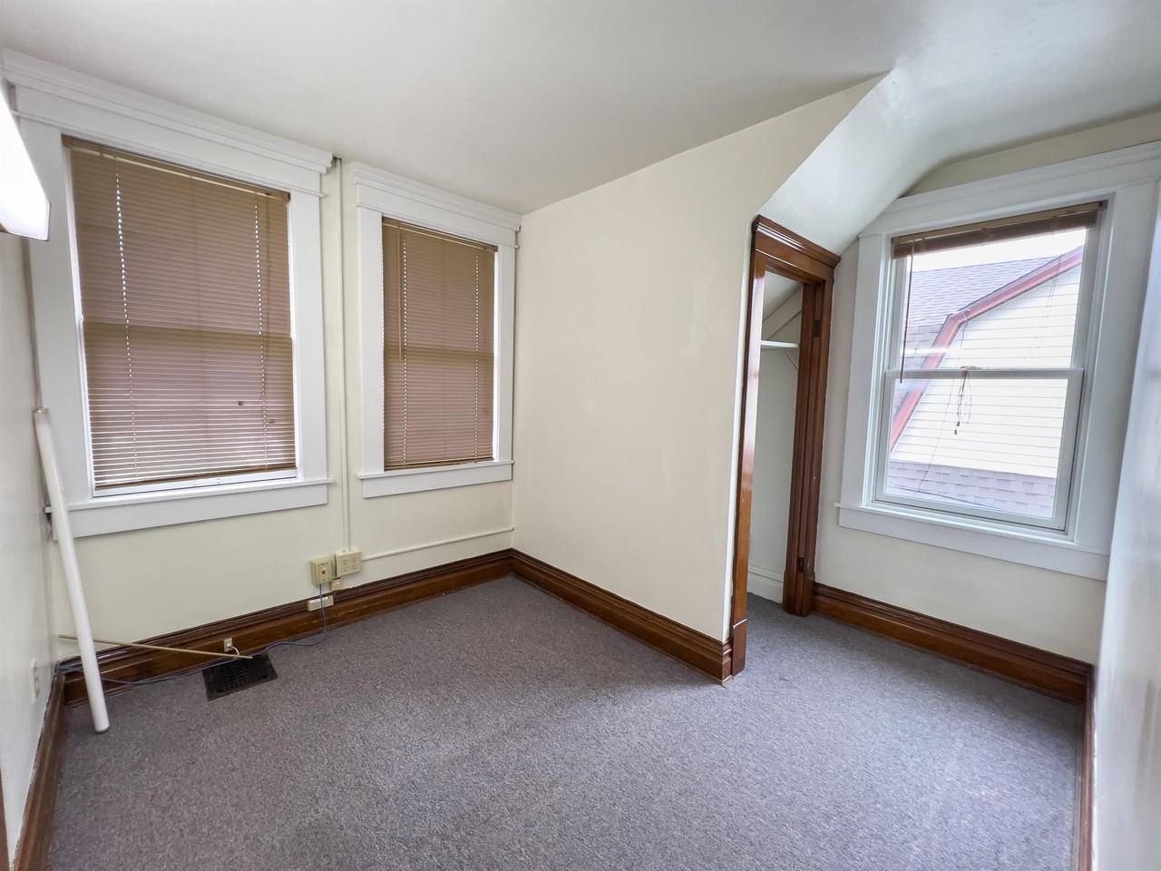 921 Linden Grove Ave #1 - Photo 6 of 10