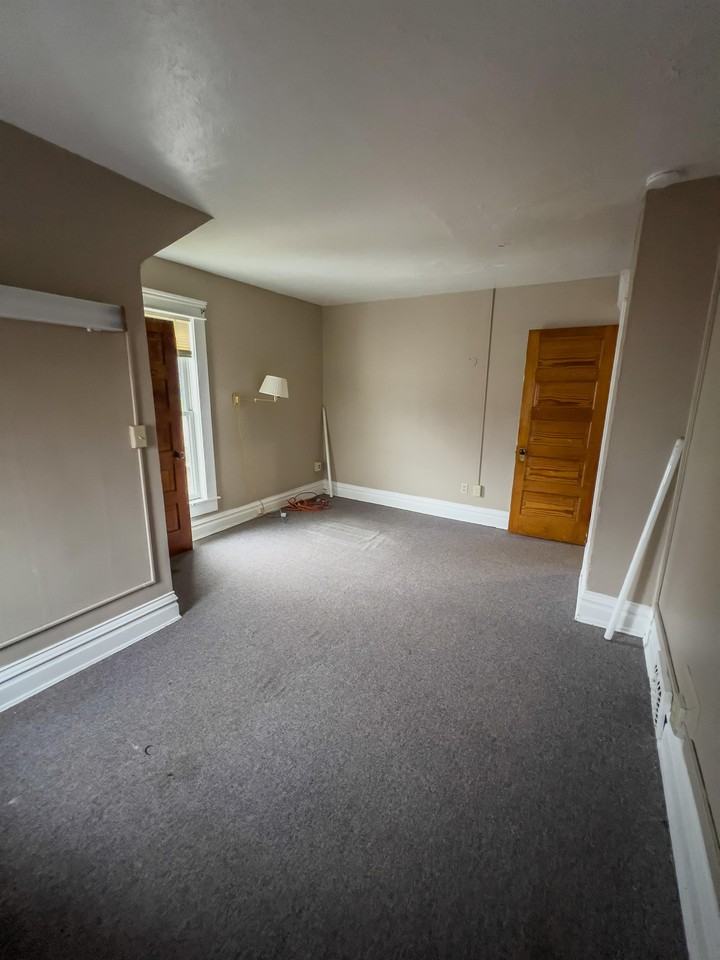 921 Linden Grove Ave #1 - Photo 7 of 10