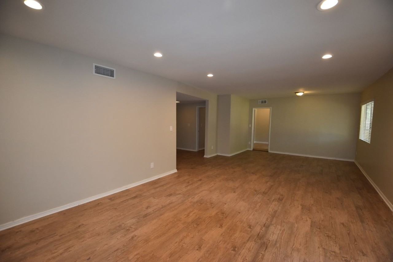 15035 Blackhawk St - Photo 3 of 13