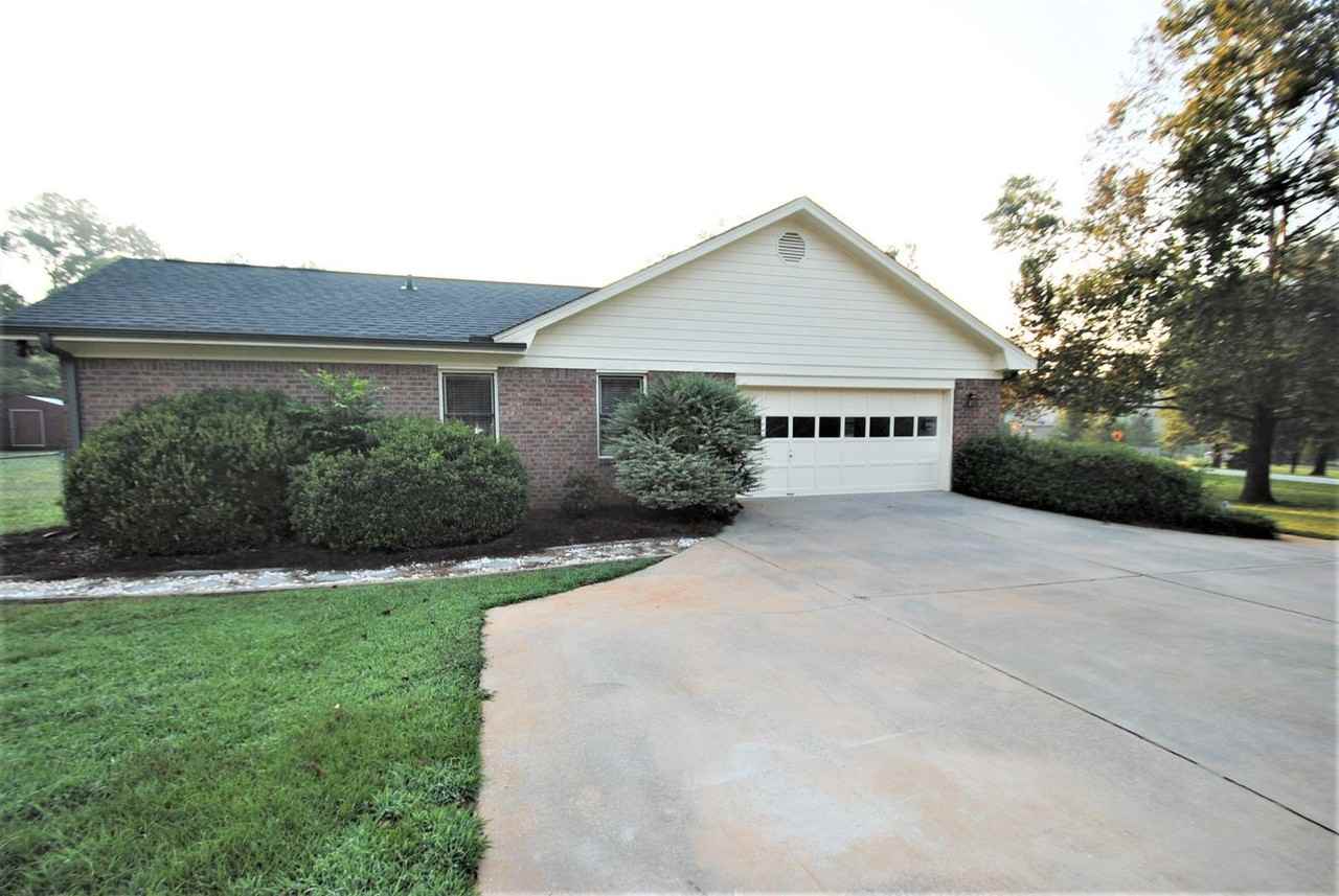 1611 Holmes Dr Sw - Photo 2 of 16