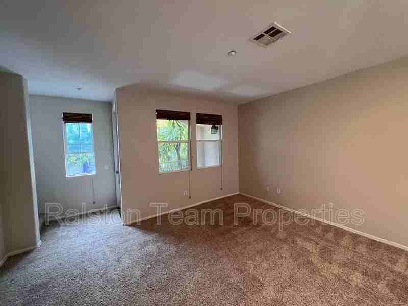 1586 Sumac Pl - Photo 3 of 16