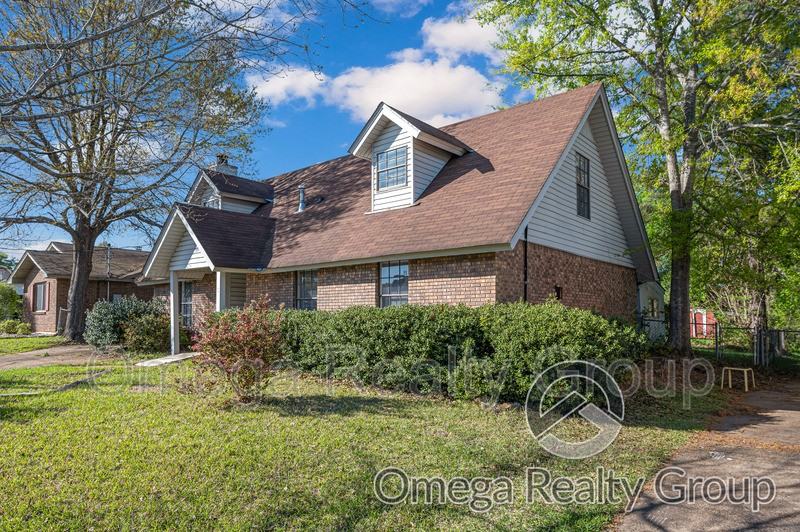 5827 Darien Dr - Photo 6 of 41