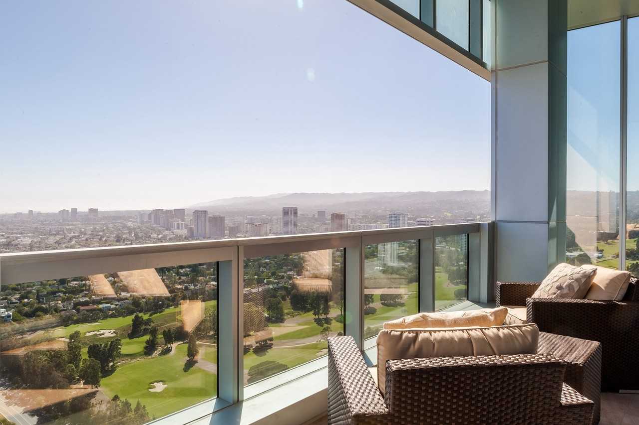 Ten Thousand - Photo 3 of 47