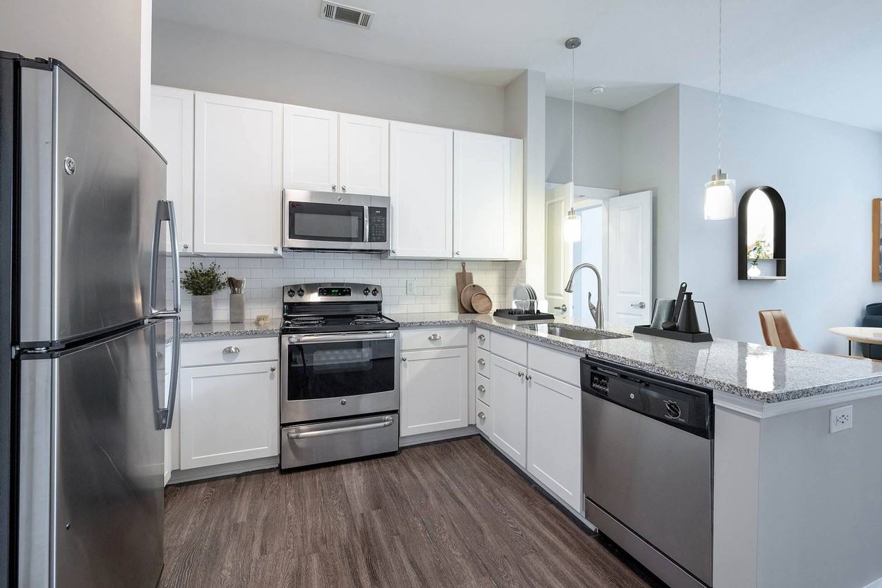 1824 Defoor Apartments - Photo 5 of 36