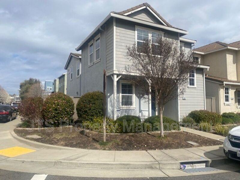 10921 Oakham Dr, Rancho Cordova, CA 95670 3 Bedroom Apartment for