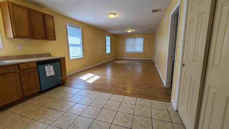 235 Wadsworth St - Photo 3 of 20