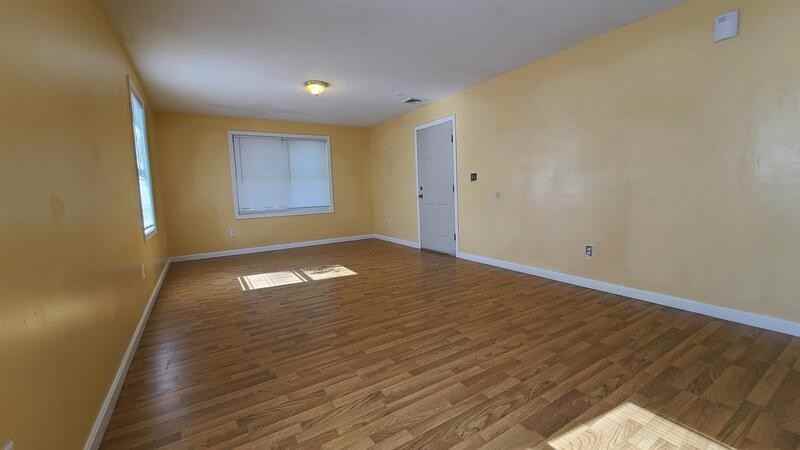 235 Wadsworth St - Photo 6 of 20